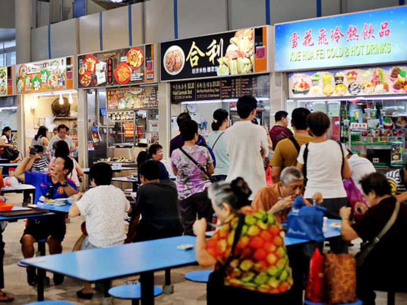 The writer suggests that patrons fork out a S$4 deposit for reusable containers and cutlery at hawker centres.