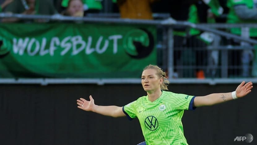 Wolfsburg sink PSG to set up Women's Champions League semi with Arsenal
