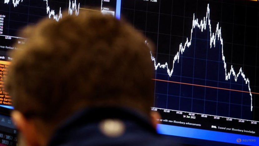 Global equity funds gain weekly inflows after big selloff Global equity funds gain weekly inflows after big selloff