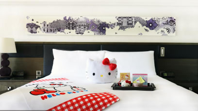 You Can Now Book A Hello Kitty-Themed Staycation At This Hotel — Get Limited Edition Collectibles & Hang Out With Your Favourite Mouthless Cat