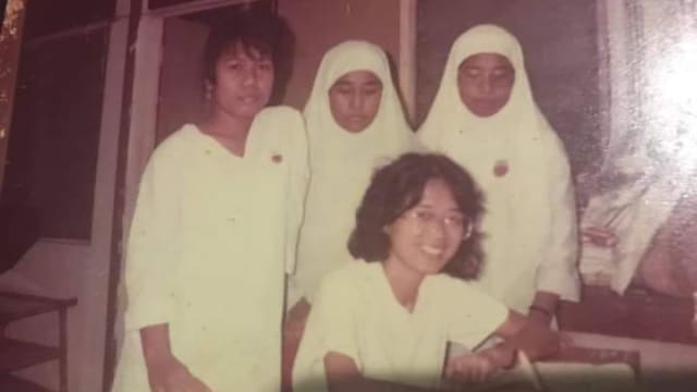 马国女难忘36年前老师资助她上大学 网民协助下找到恩师