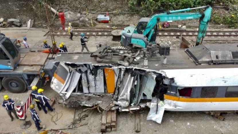 Workers remove more wreckage from deadly Taiwan train crash