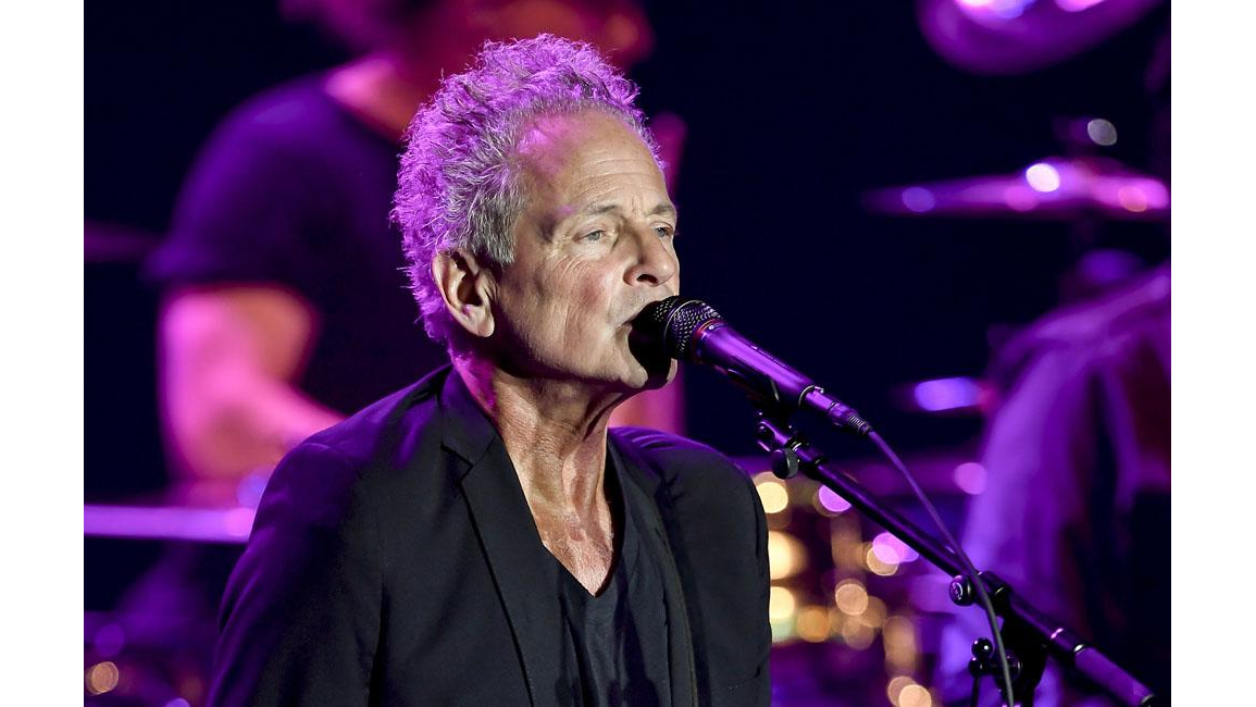 Lindsey Buckingham Announces First Solo Tour Since Open Heart Surgery