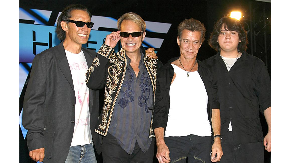 David Lee Roth almost ruined a marriage with fake phone number - 8days