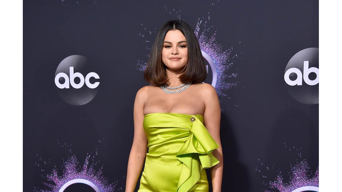 Selena Gomez Spent Christmas Signing Copies Of Her Album 8 Days