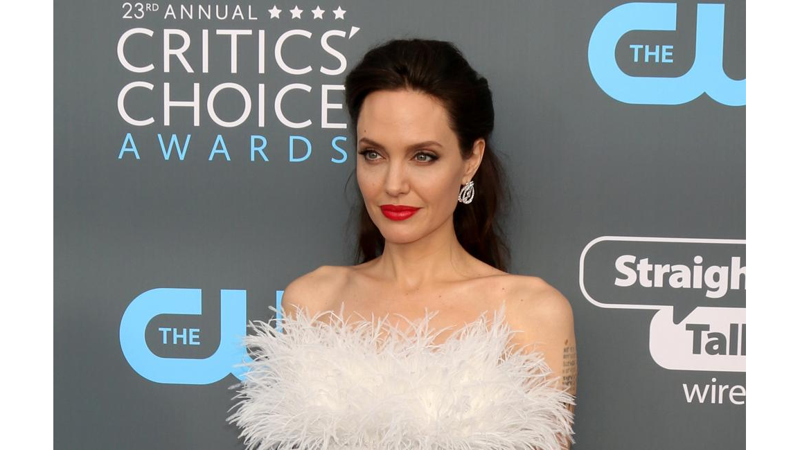 Angelina Jolie's prophylactic mastectomy a difficult decision