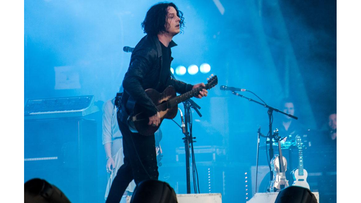Jack White loves drumming 8days