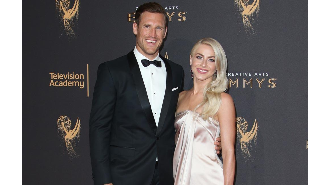 Julianne Hough Gives Brooks Laich A Massive Kiss Every Night 8days 9295