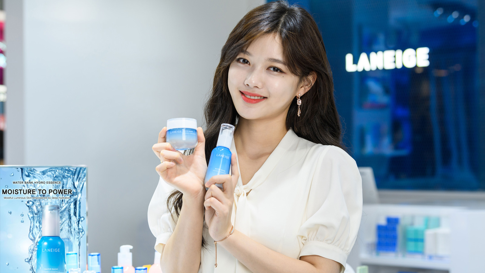 Even Kim Yoo Jung needs help with maintaining her naturally good skin ...