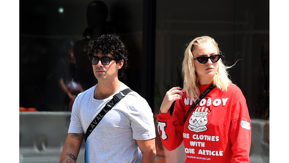 Joe Jonas Almost Kissed Sophie Turners Stunt Double 8 Days 2071