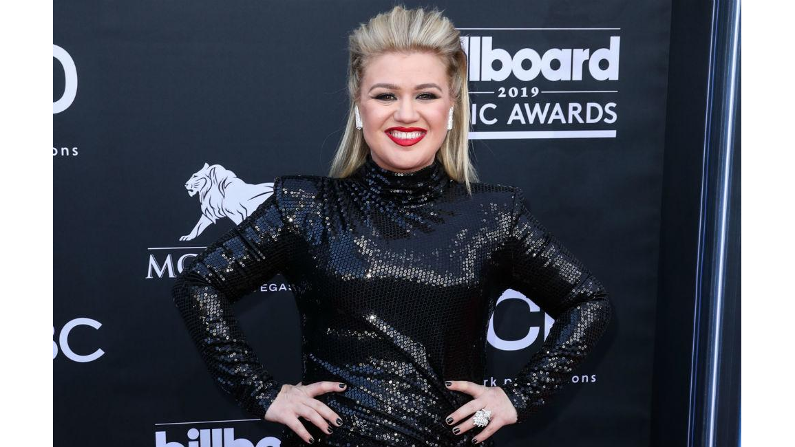 Kelly Clarkson feels 'horrible' after having her appendix removed 8days