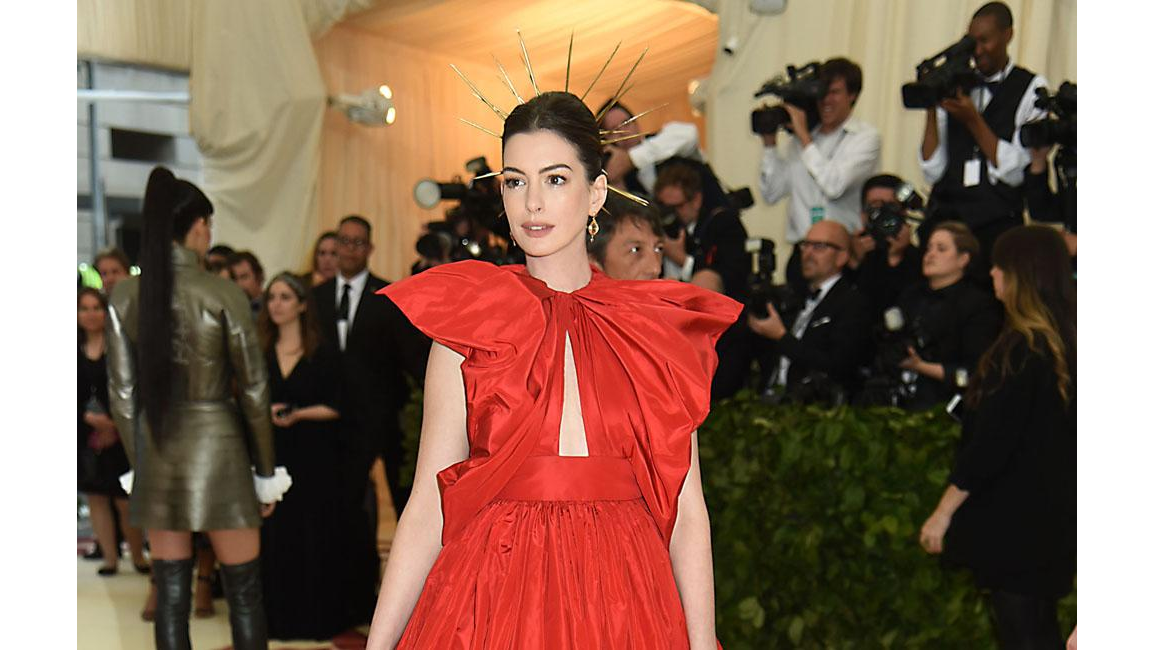 Anne Hathaway Explains Why She Stopped Drinking 8days