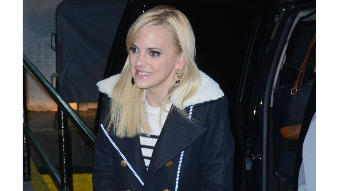 Anna Faris 'struggles' with the idea of marriage 8 Days(02)