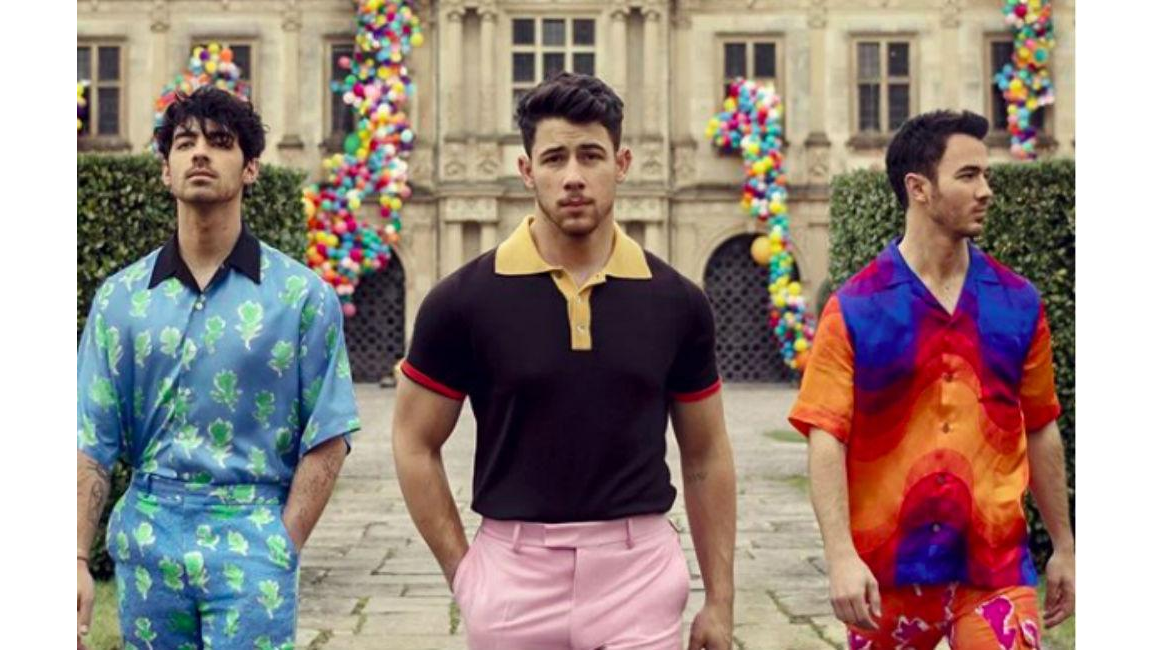 Jonas Brothers tease new song and music video? - 8days