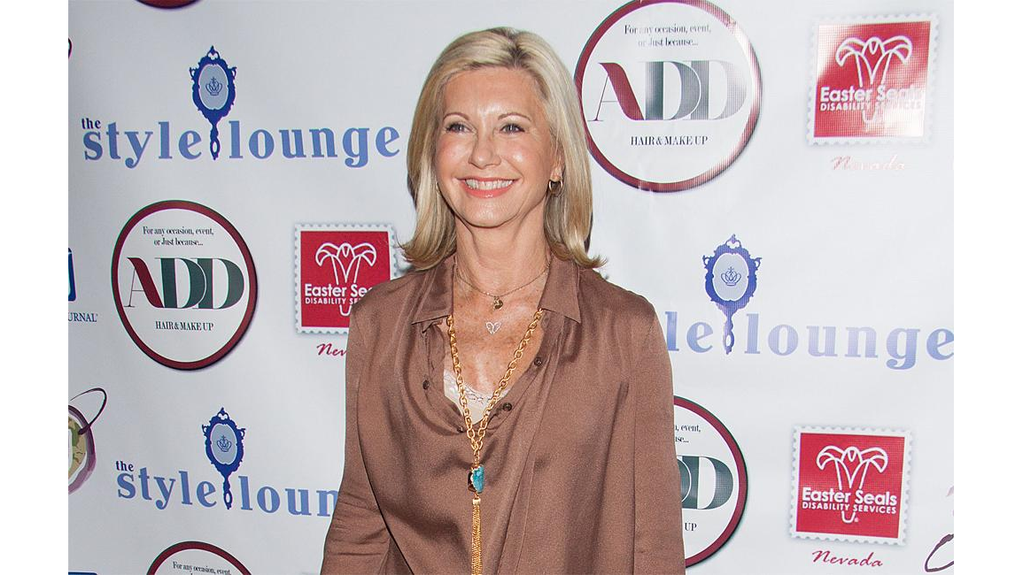 Olivia Newton John Went Undercover For Cancer Treatment 8days