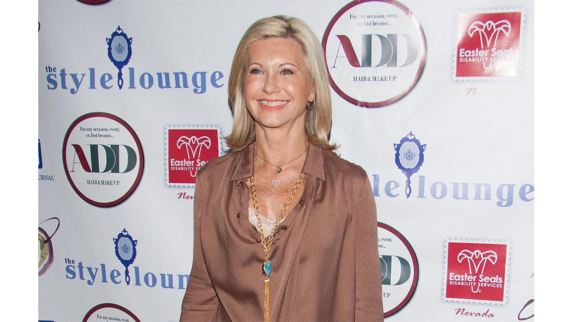 Olivia Newton John Went Undercover For Cancer Treatment 8days 