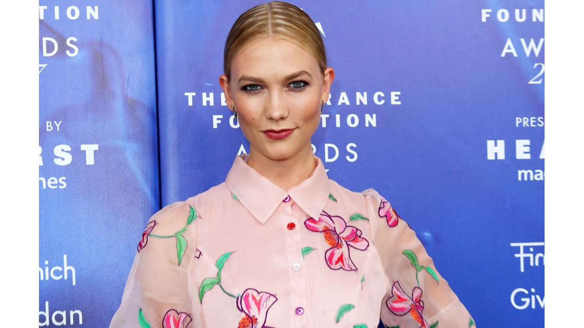 Karlie Kloss gets Project Runway support from Heidi Klum 8days(02)
