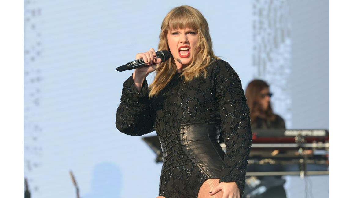 Taylor Swift was terrified to tour after Manchester bombing 8days(00)