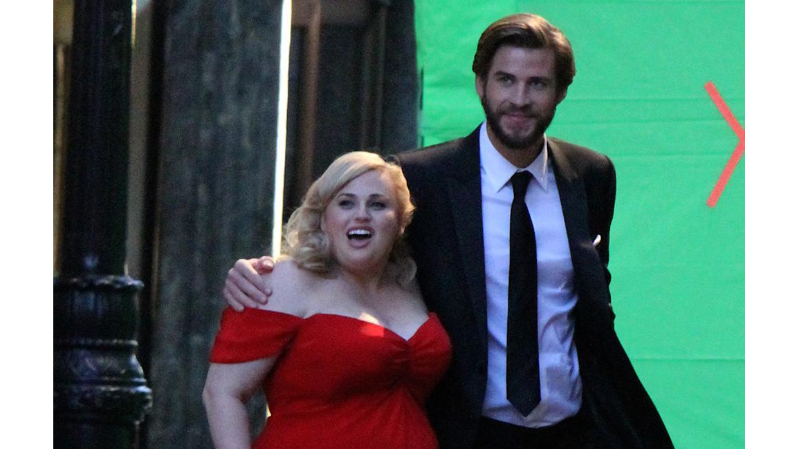 Rebel Wilson Didnt Expect Liam Hemsworth To Be Funny 8days