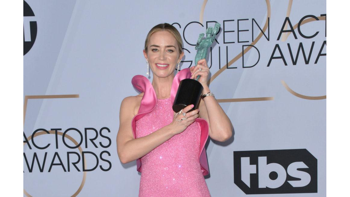 Emily Blunt shares award with John Krasinski - 8days