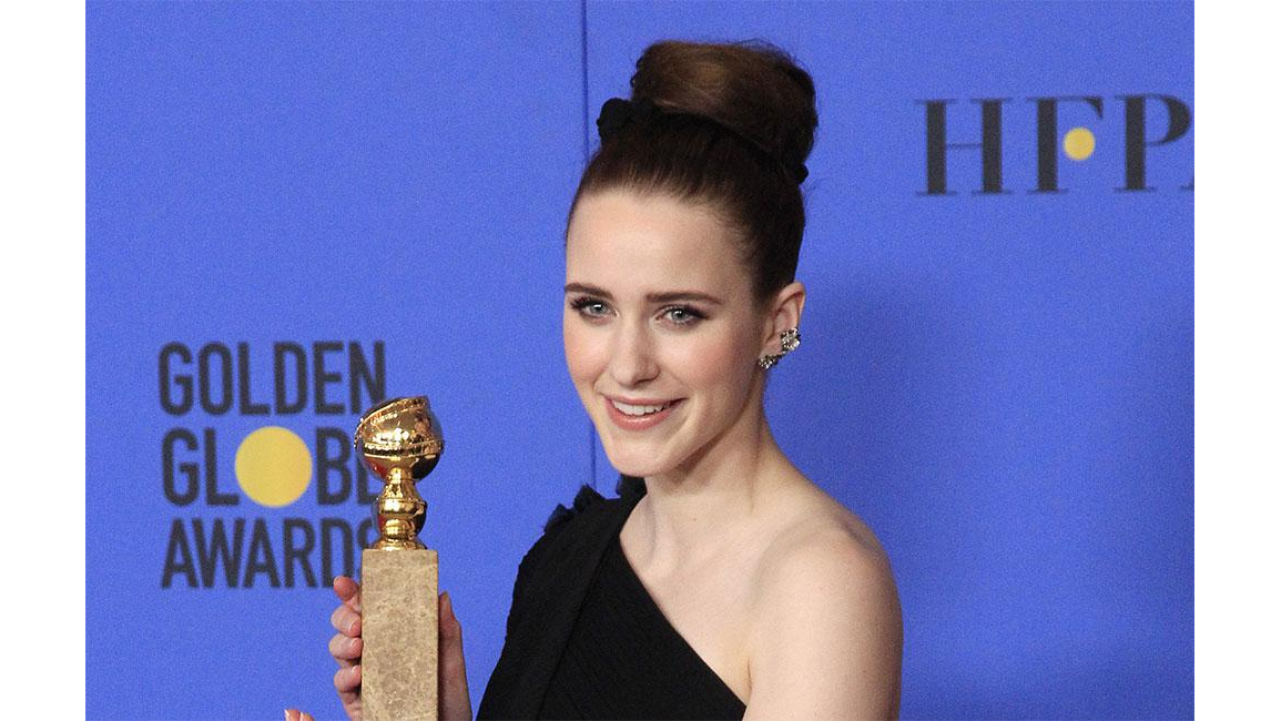 Rachel Brosnahan keeps her Golden Globes in her bathroom 8days