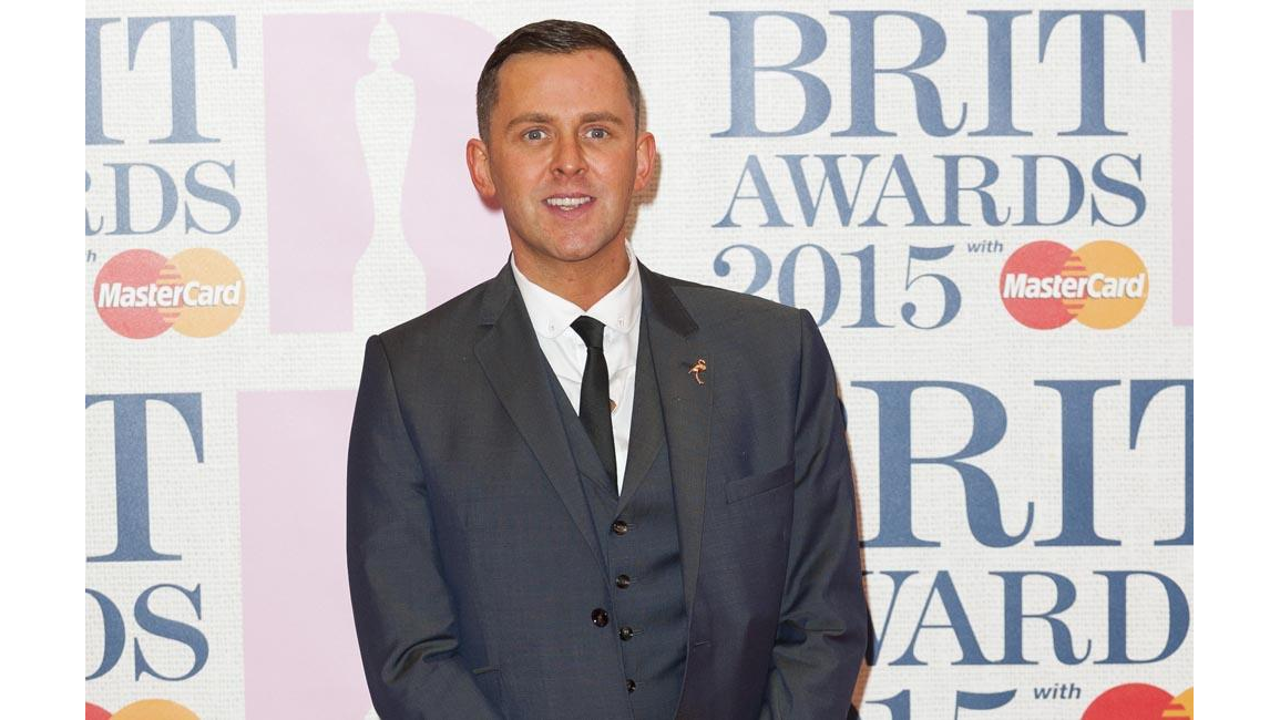 Scott Mills offered to move from BBC Radio 1 to Heart 8days
