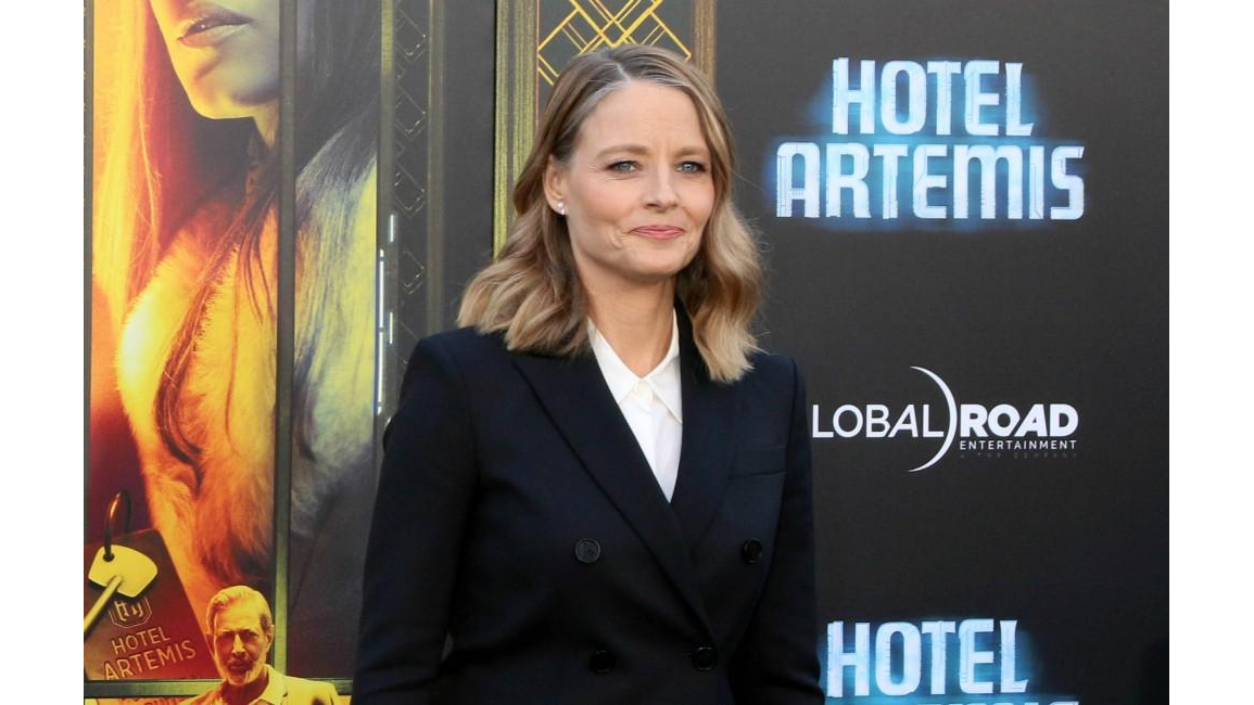 Jodie Foster To Direct And Star In Woman At War Remake 8days