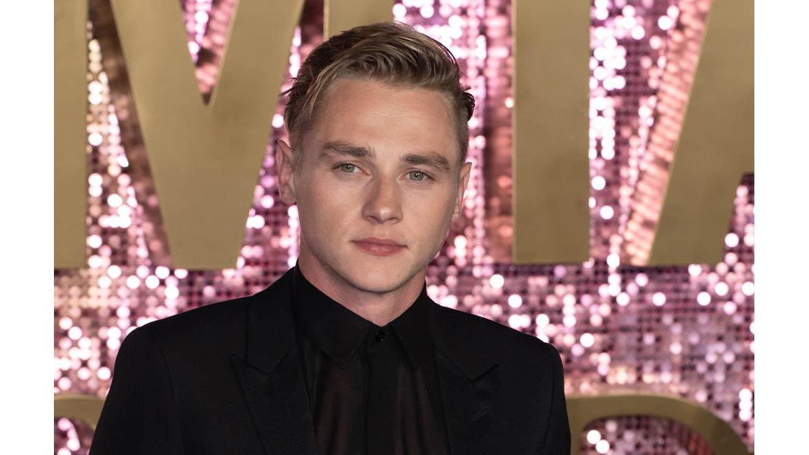 Ben Hardy 'turns to dating app to find love' 8 Days