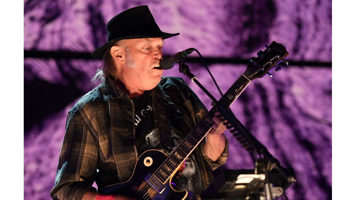 Neil Young Confirms Daryl Hannah Marriage 8days