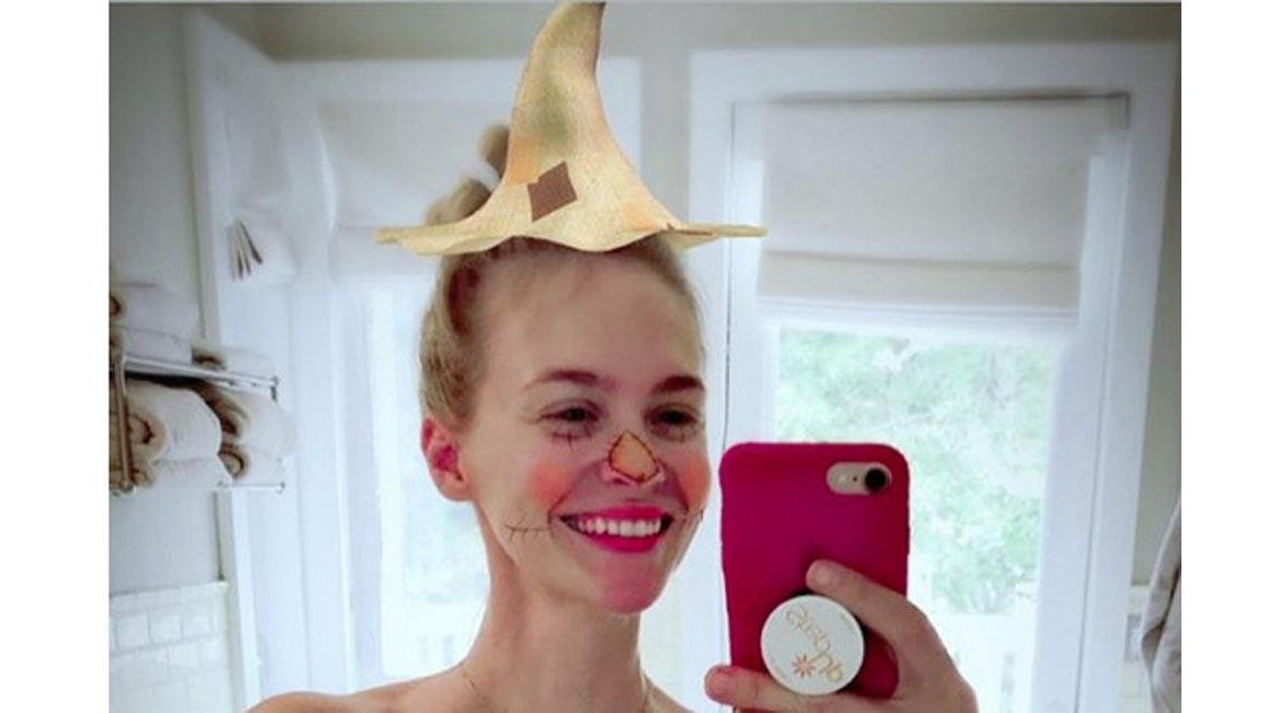 January Jones Posted A Topless Selfie For Breast Cancer Awareness 8days