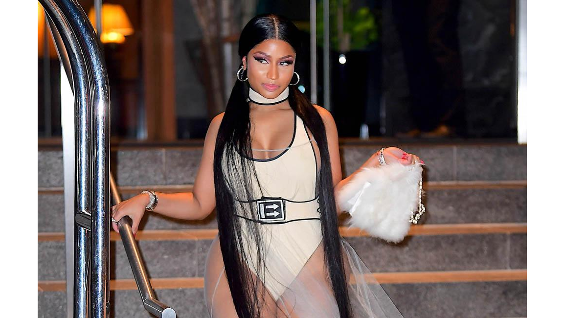 4. Nicki Minaj's blue dress and real hair look praised by fashion critics - wide 7