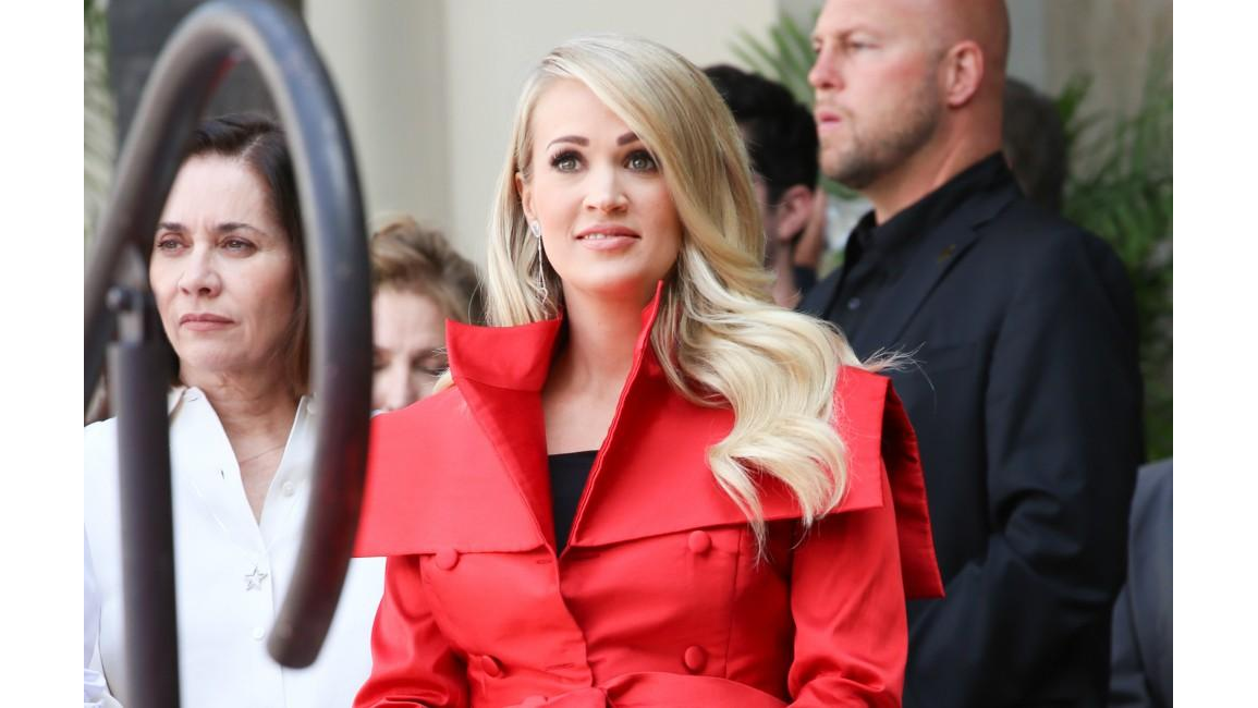 Carrie Underwood receives Walk of Fame star 8days