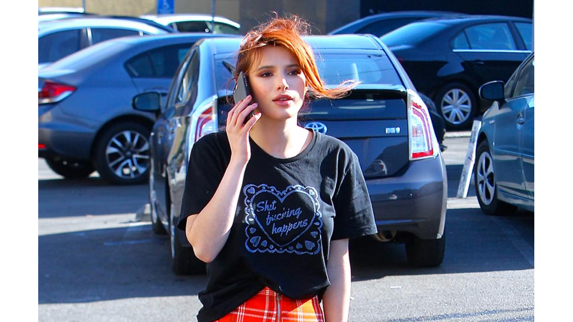 Attempted breakin at Bella Thorne's house 8days(02)