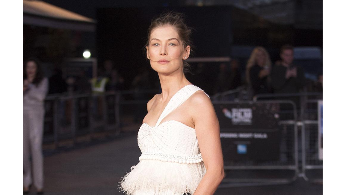 Rosamund Pike Asked To Drop Dress For Bond Role 8days 2581