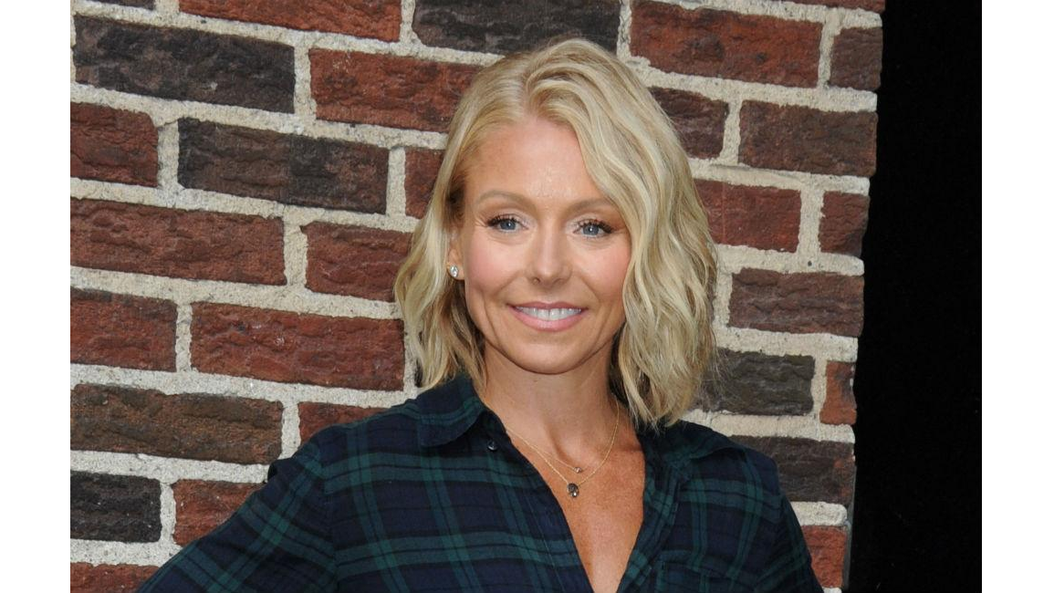 Kelly Ripa Knew Shed Marry Her Husband Before Theyd Even Met 8days 