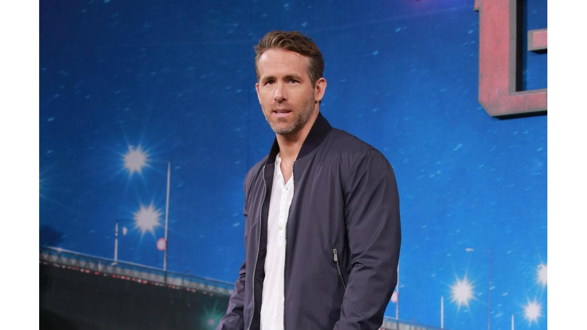 Ryan Reynolds Wont Let Anna Kendrick Steal Blake Lively 8days 