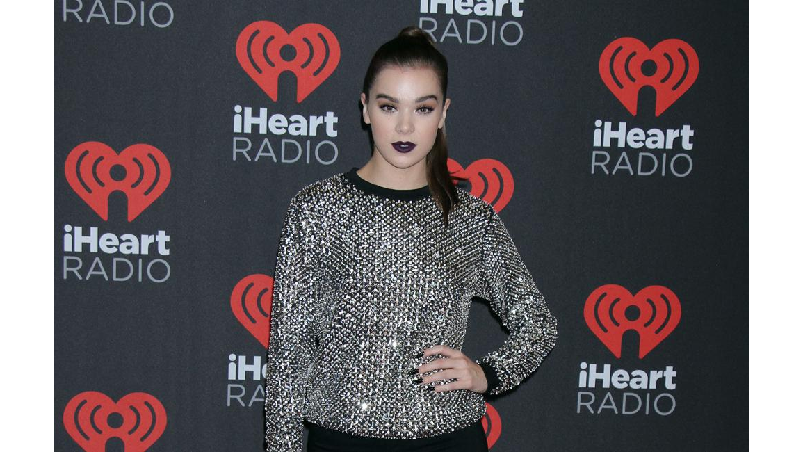 Hailee Steinfeld feels social media pressures 8 Days(00)