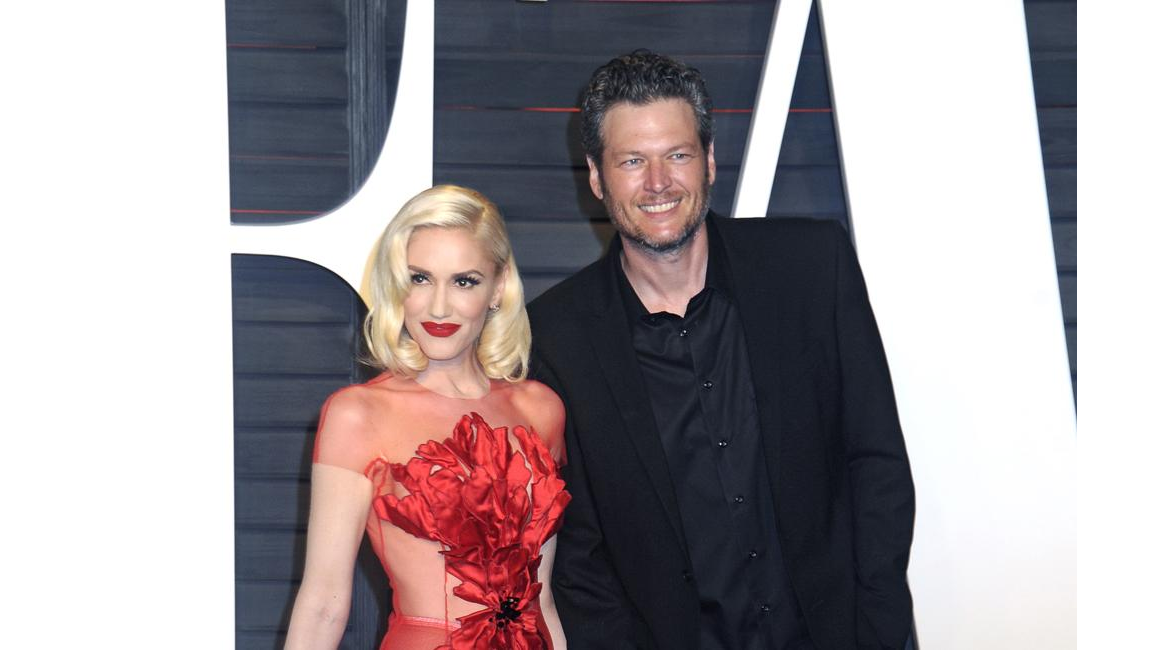 Blake Shelton Jokes Hes Gwen Stefanis Stalker 8days 