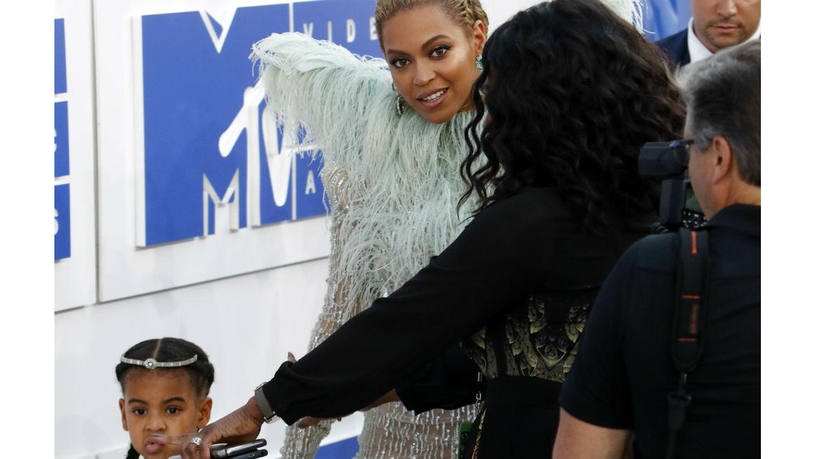 Blue Ivy Carter Tells Off Grandmother Tina 8days