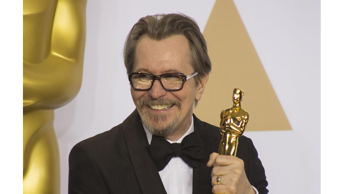 Gary Oldman's mother is his 'champion' 8days