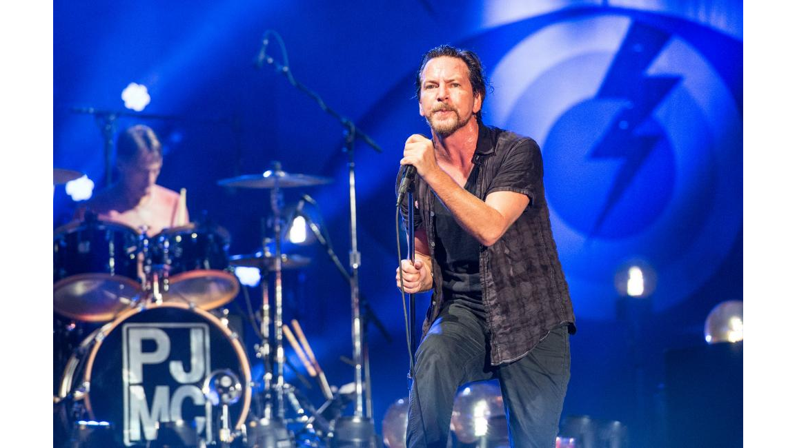 Eddie Vedder soundtracks Oscars In Memoriam - 8days