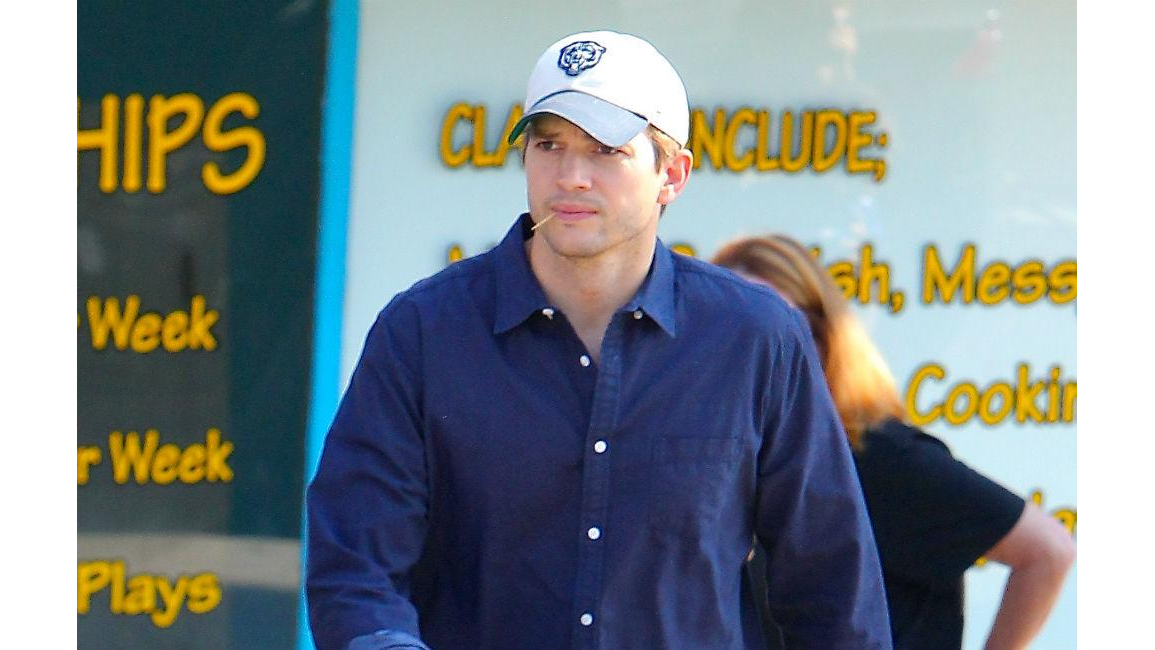Ashton Kutcher ends fight against baldness 8days