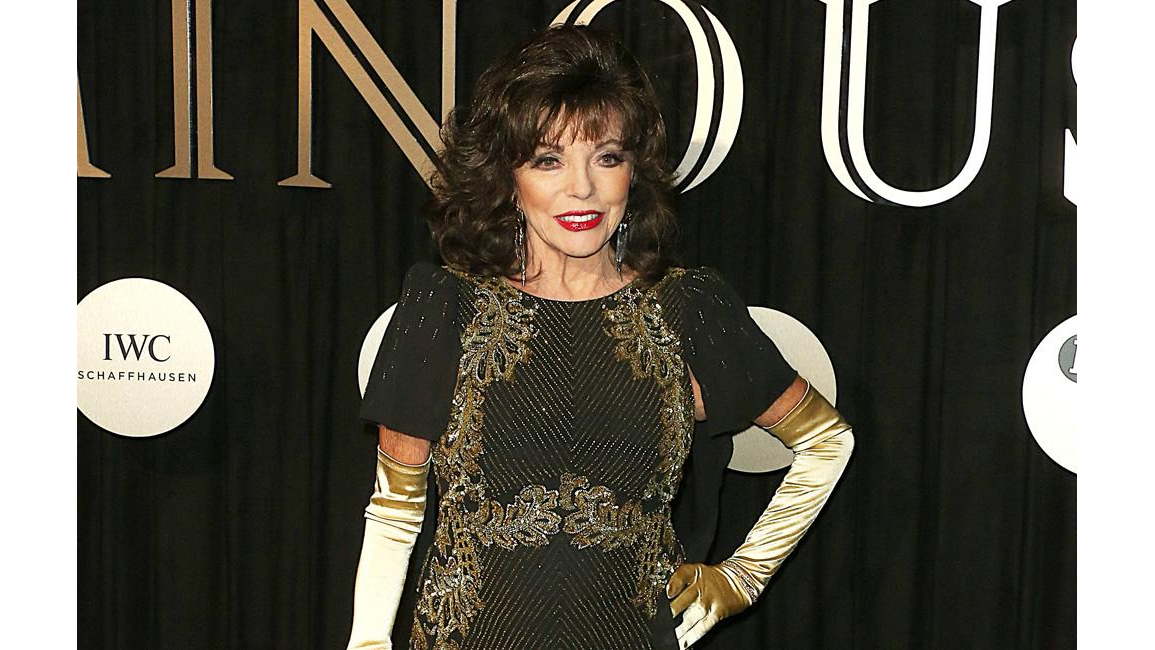 Dame Joan Collins wears gloves to beat the flu - 8 Days
