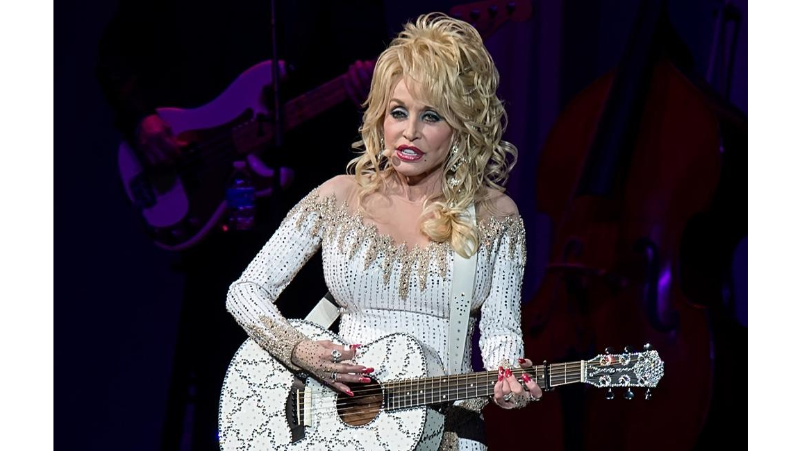 Dolly Parton picks up two Guinness World Records 8days