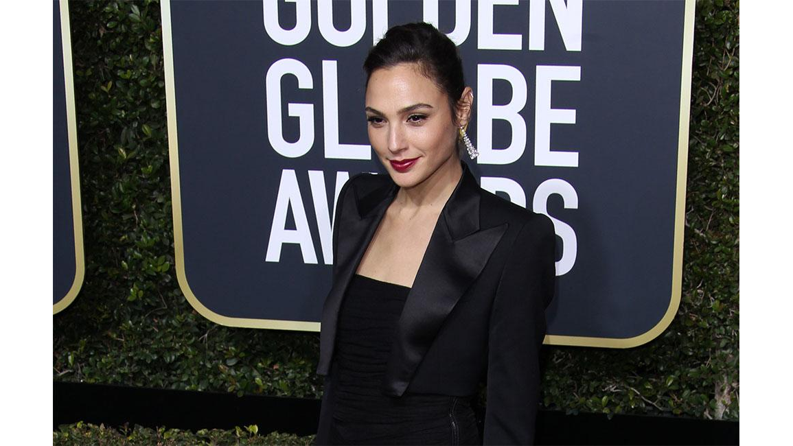 Gal Gadot was a soldier at Golden Globes 8days