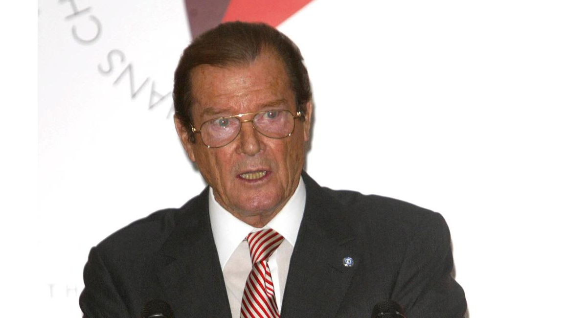 Sir Roger Moore honoured with PETA Person of the Year Award - 8days