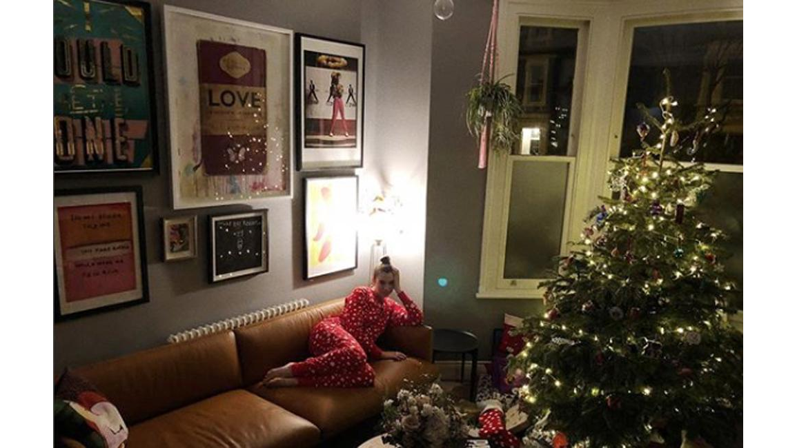 Dua Lipa hosted Christmas at her recently purchased London home - 8days