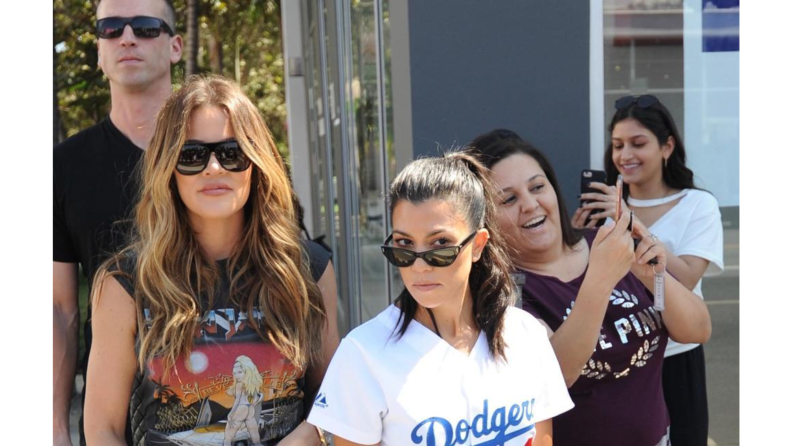 Khloe Kardashian turns to sisters for support 8days