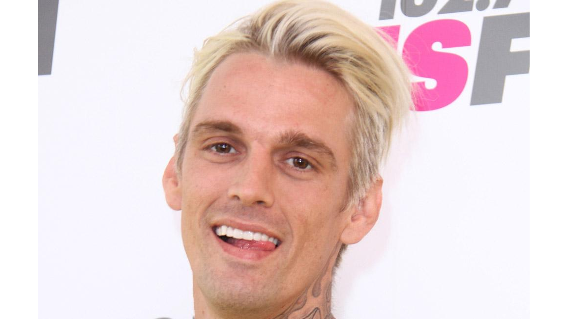 Aaron Carter leaves rehab 8 Days