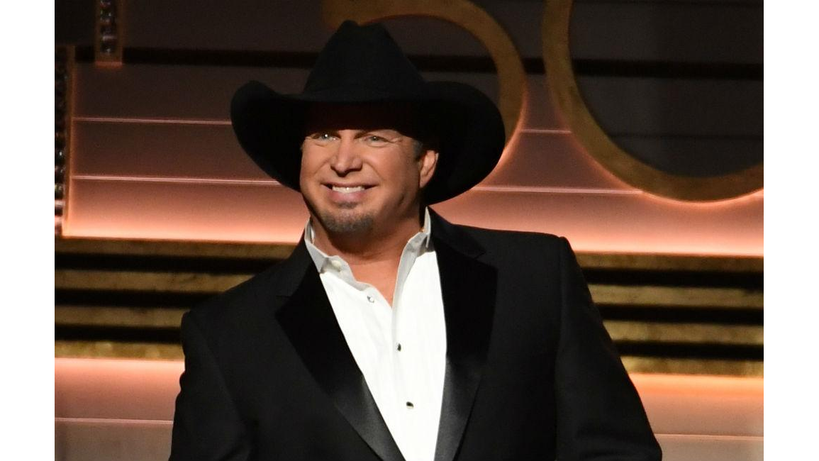 Garth Brooks admits CMA lip sync 8days